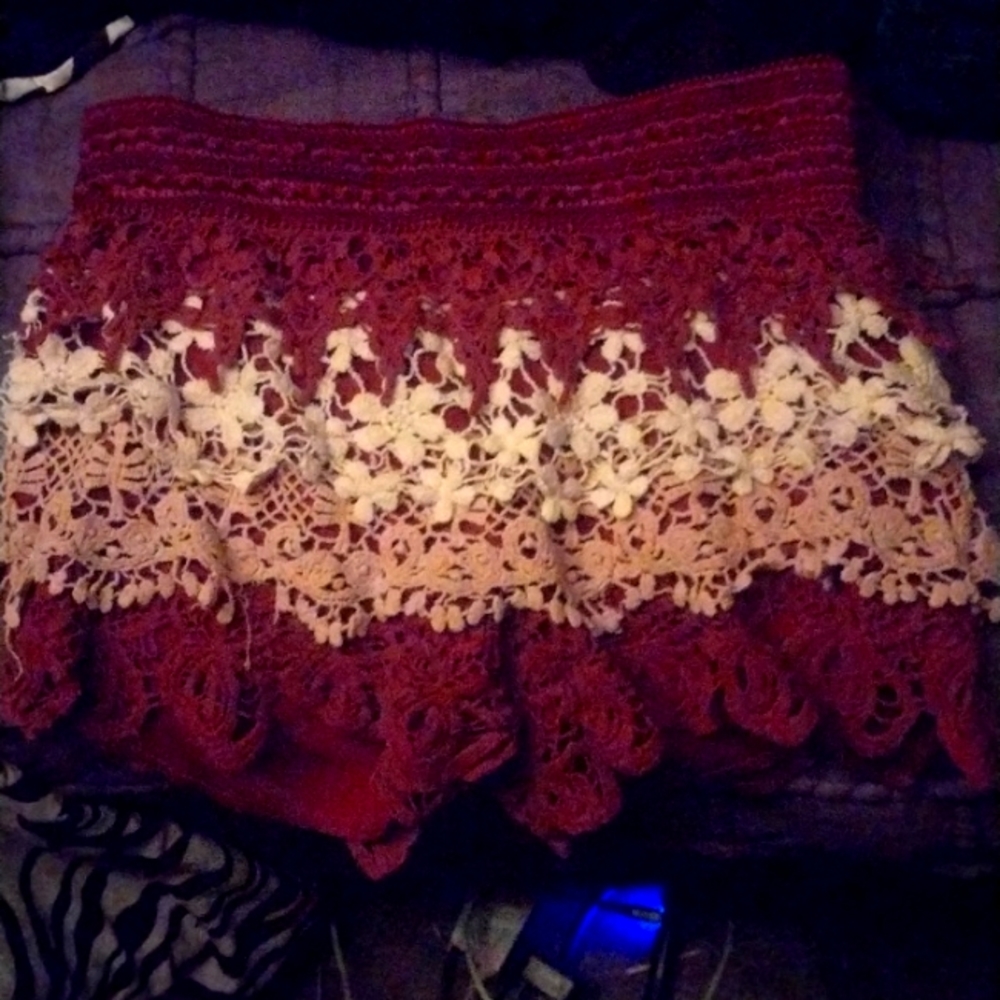 NO Boundaries xsmall  moroon and cream lacy skorts